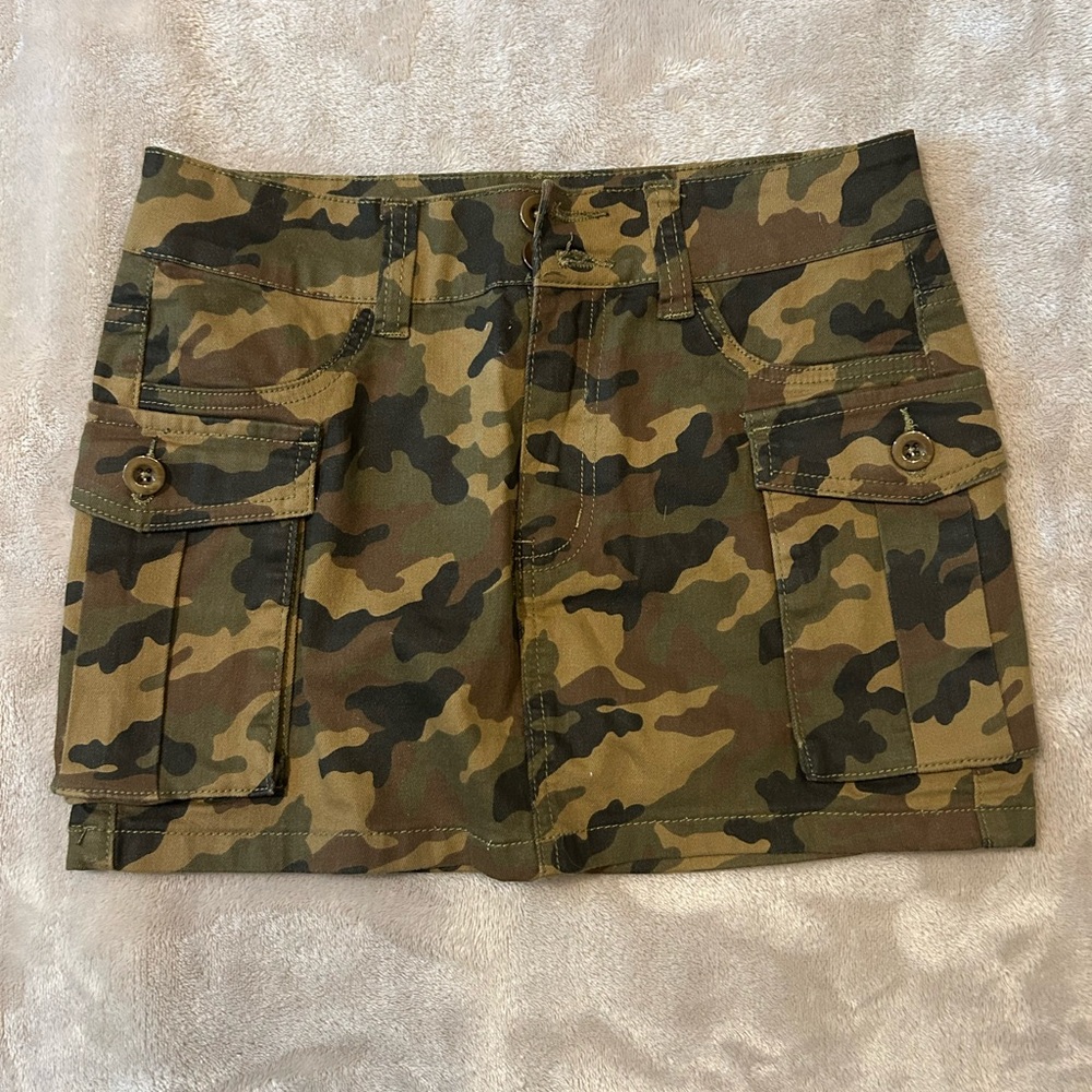 Camo mini skirt